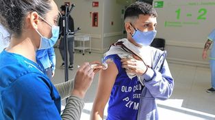 Tras la puesta en marcha del pase sanitario, más personas inician su esquema de vacunación.