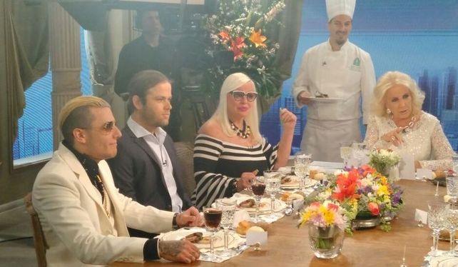 Los hermanos Charlotte y Alexander Caniggia estuvieron en la mesa de Mirtha Legrand.