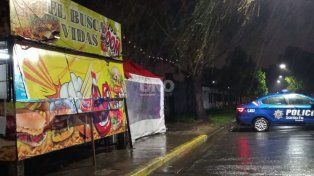 El lugar en dónde fue asesinado el joven mientras atendía el carribar 