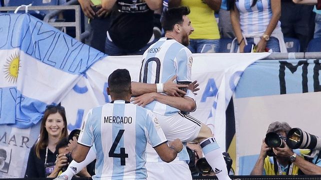 Argentina le gana 2 a 0 a Venezuela y pasa a semifinales de la Copa América