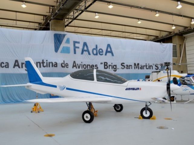 Debutó el IA-100, primer avión diseñado por la Fábrica Argentina de Aviones