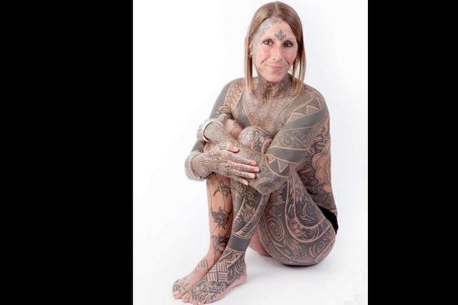 Se tatuó el 85 por ciento del cuerpo para celebrar que se divorció de su ex