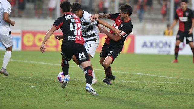 Newells fue una decepción y Claypole lo eliminó de la Copa Argentina