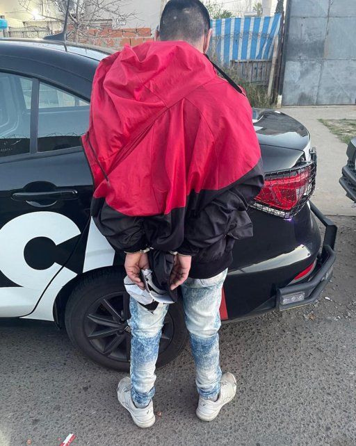El hombre detenido como autor del robo en un supermercado de 27 de Febrero al 6100.