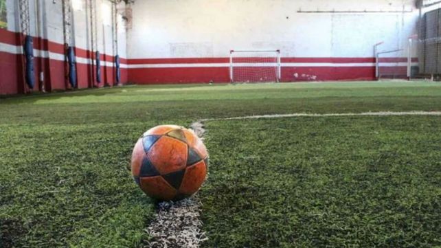 Un hombre dejó de pagar la cuota alimentaria y la Justicia le prohibió jugar en un torneo de fútbol