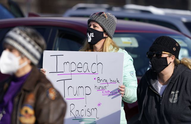 Manifestación en Denver a favor del impeachment de Trump.