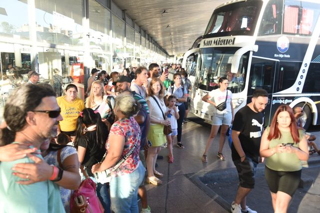 Exodo turístico en la Terminal de Omnibus Mariano Moreno.