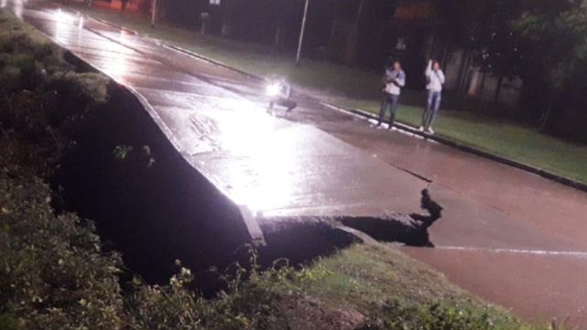 Vecinos de Santa Elena advierten que hay viviendas en peligro por el deslizamiento de barrancas
