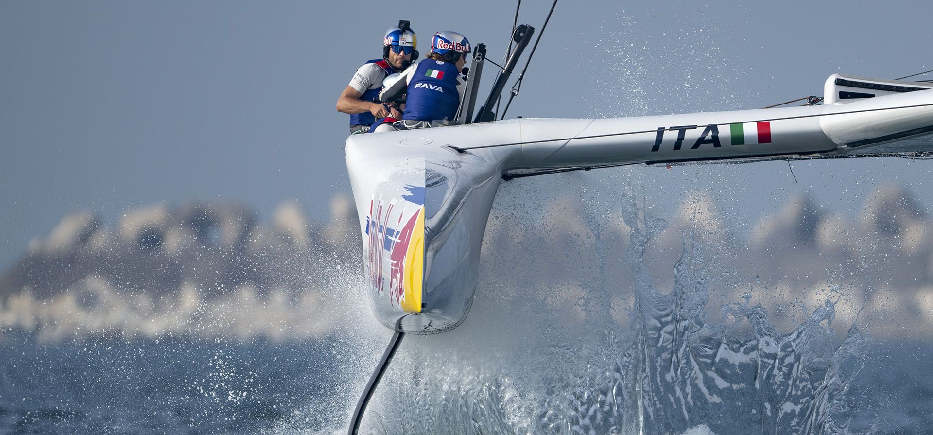 Ruggero Tita, piloto del equipo Red Bull Italy SailGP, y Giulia Fava, estratega del equipo Red Bull Italy SailGP, practican antes del Emirates Dubai Sail Grand Prix en Dubái, Emiratos Árabes Unidos, el viernes 22 de noviembre de 2024. (Ricardo Pinto/SailGP vía AP) Ruggero Tita, piloto del equipo Red Bull Italy SailGP, y Giulia Fava, estratega del equipo Red Bull Italy SailGP, practican antes del Emirates Dubai Sail Grand Prix en Dubái, Emiratos Árabes Unidos, el viernes 22 de noviembre de 2024. (Ricardo Pinto/SailGP vía AP)