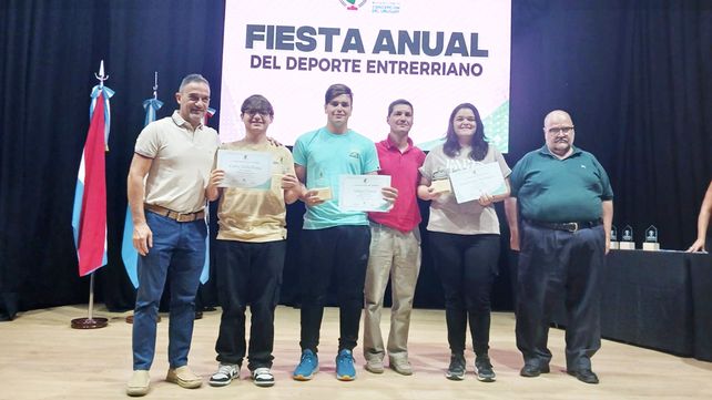 El gobierno de Entre Ríos acompañó la distinción a los destacados del deporte entrerriano en la 4ª Fiesta del Deporte Entrerriano en Concepción del Uruguay
