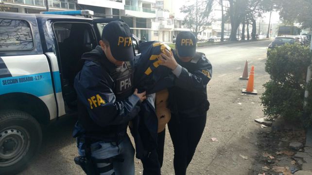 Patricia Celestina Contreras al momento de ingresar en la delegación de Drogas de la Policía Federal.