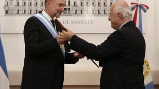 Perotti recibió los atributos de mando por parte de Miguel Lifschitz