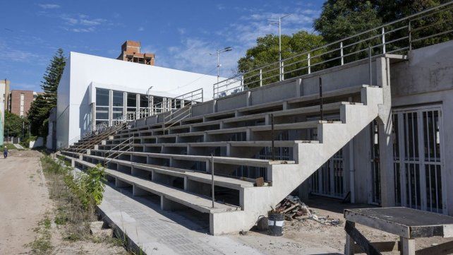 La obra de la pista de atletismo del Parque Berduc presenta un 62% de avance