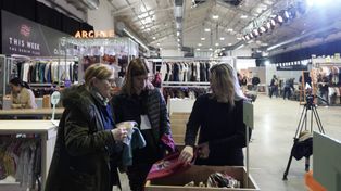 Ofertas, cuotas sin interés, galpón de ropa deportiva. Rosario Outlet, en la exRural, con entrada gratuita.