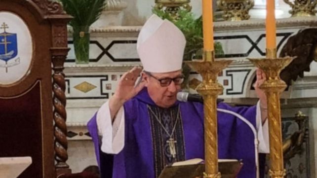El arzobispo de Rosario pidió firmeza a las autoridades pero también respetar la dignidad humana