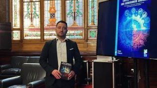 Diego Furnari presenta en Rosario Luces y sombras en los gobiernos locales