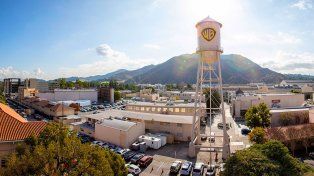 Warner Bros. aún no cerró con Netflix y otra vez negocia con Paramount