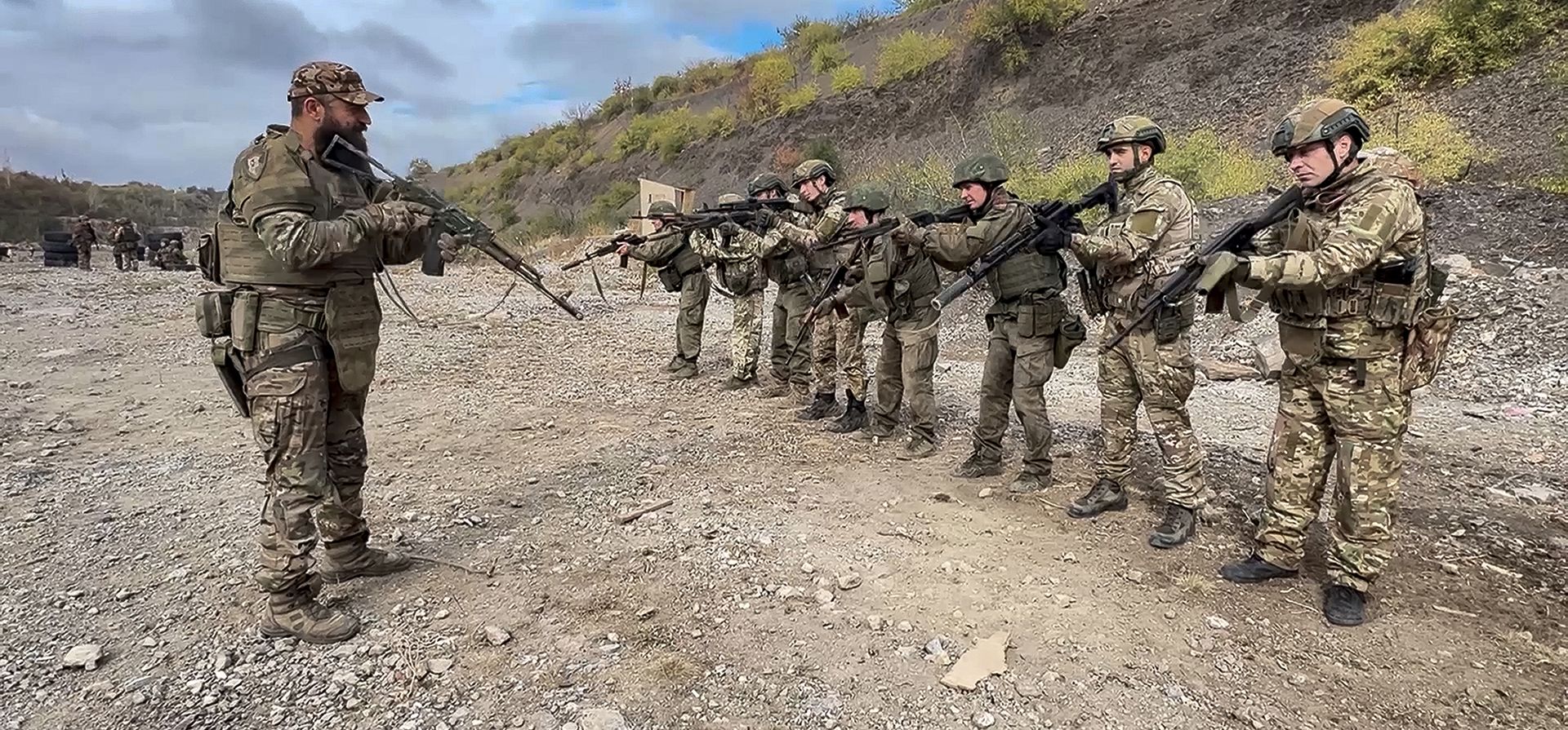 Imagen de video publicado por el Ministerio de Defensa de Rusia el jueves 31 de octubre de 2024, soldados rusos asisten a un entrenamiento de combate para unidades de asalto en un lugar no revelado de Ucrania. (Servicio de prensa del Ministerio de Defensa de Rusia vía AP) Imagen de video publicado por el Ministerio de Defensa de Rusia el jueves 31 de octubre de 2024, soldados rusos asisten a un entrenamiento de combate para unidades de asalto en un lugar no revelado de Ucrania. (Servicio de prensa del Ministerio de Defensa de Rusia vía AP)