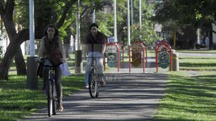 Un local ofrece descuentos en libros y música a los ciclistas
