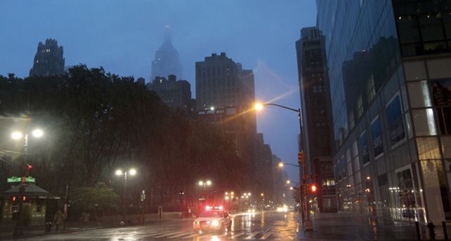 Ya sin fuerza de hurac&aacute;n, la tormenta tropical Irene paraliz&oacute; Nueva York