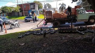 Paraná: volcó un camión que transportaba botellas de vino&nbsp;