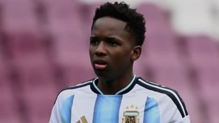 Nació en Haití, fue adoptado por una familia argentina y debutó con la selección sub-17