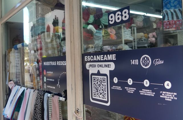 En la puerta del local puede escanearse el código QR para hacer pedidos online. Al estar ubicado en el corazón del centro les funciona muy bien por la gran cantidad de gente que circula por ahí.