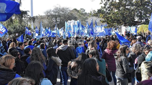 Los docentes públicos votan medidas de fuerza con posible paro por tiempo indeterminado