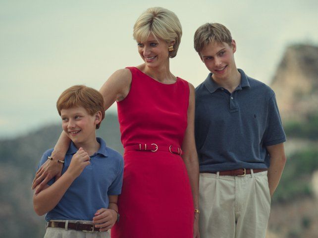 La actriz Elizabeth Debicki vuelve a ponerse en la piel de Diana
