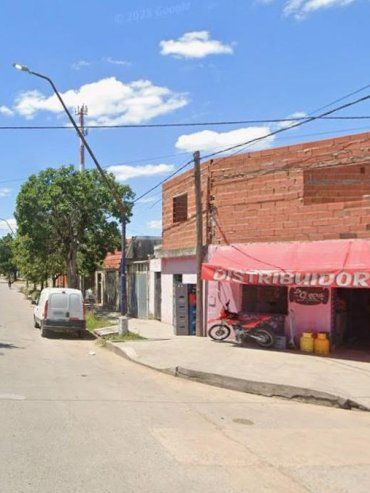 Intento de asalto a una distribuidora: los dueños resistieron, un ladrón terminó herido y secuestraron dos armas largas