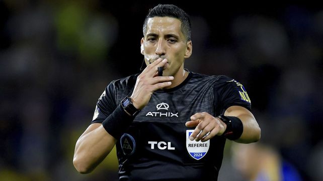 El árbitro cobró falta para Central y el VAR dijo que fue dentro del área. Di María lo cambió por gol.&nbsp;