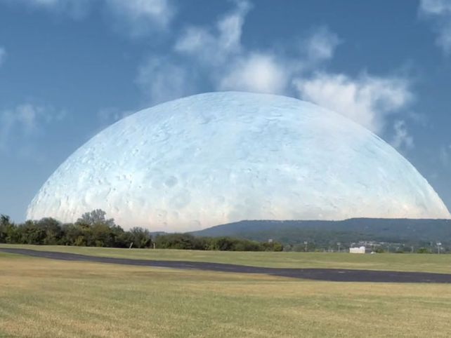 ¿Cómo se vería la Luna si estuviera a la misma distancia que la estación espacial?