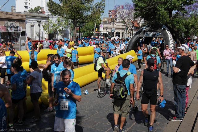 Cortes de calle y desvíos de colectivos por la Maratón Aniversario de la UNL