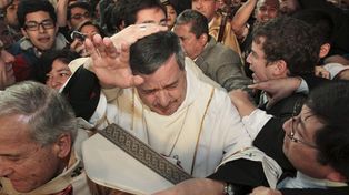 Escándalo en la asunción de un obispo acusado de encubrir a un pederasta
