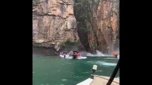 Video: muertes tras un derrumbe sobre lanchas con turistas en Brasil