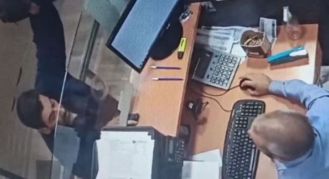 Captura de video del ladrón en pleno asalto.