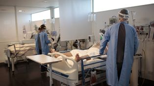 Pese al incremento de la positividad, destacó que apenas hay 14 persona internadas en el sector privado de la ciudad.&nbsp;