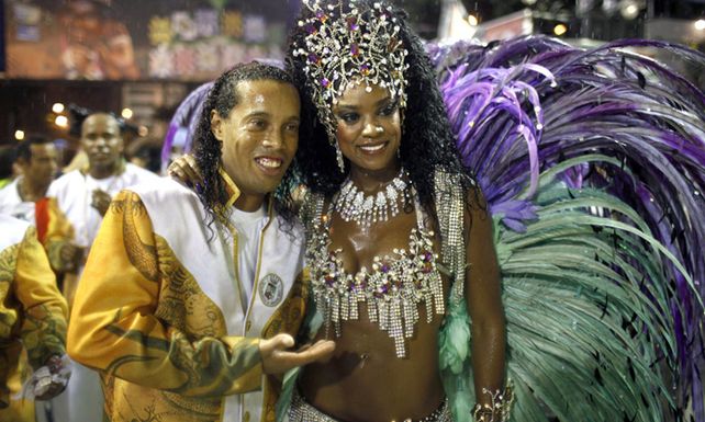 Ni la lluvia par&oacute; la fiesta en el carnaval de R&iacute;o