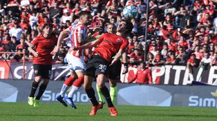 Los dos, adentro. Albertengo dejaría la punta para jugar de nueve. Formica será titular tras 6 partidos.