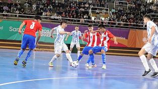 Por la fecha 1 del futsal, Argentina derrotó a Paraguay por 3 a 2, y ahora jugará con Colombia.