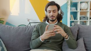 Qué son las microexperiencias digitales y por qué buscamos estímulos rápidos en nuestro tiempo libre