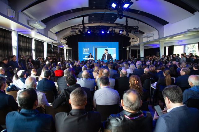 Maximiliano Pullaro en el foro de negocios