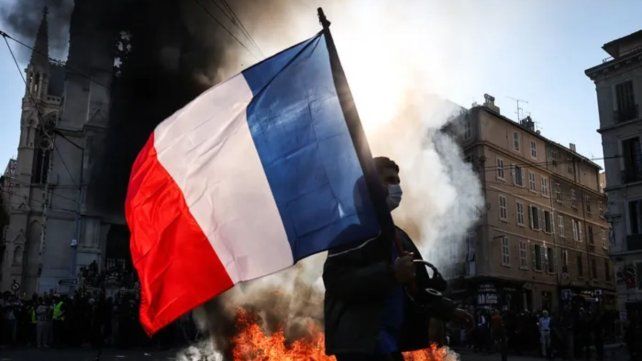Tensión en Europa: Francia con graves disturbios y toque de queda y un malestar que cruza fronteras