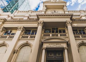 Inédita y similar a Perú: cuál es la propuesta de Milei para el Banco Central