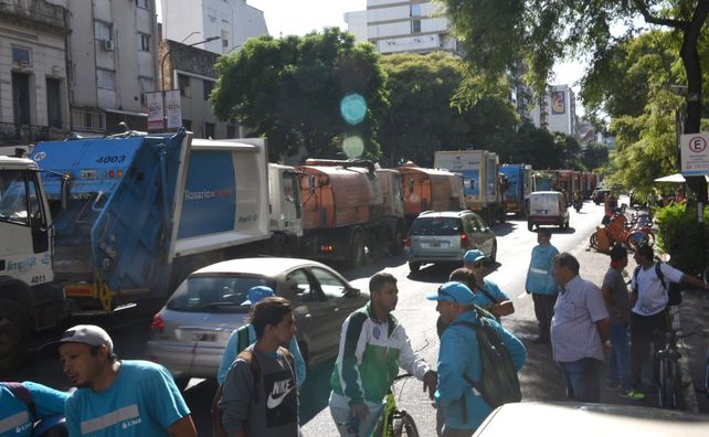 Ruidosa manifestación de recolectores y camioneros contra la misión del FMI
