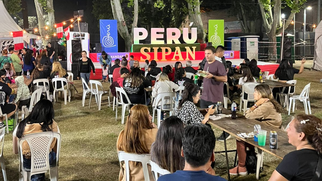 Por qué hay dos stands de Perú en la Fiesta de Colectividades