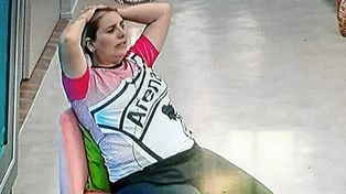 Con la camiseta de Arenas FC en su 1° día en Gran Hermano