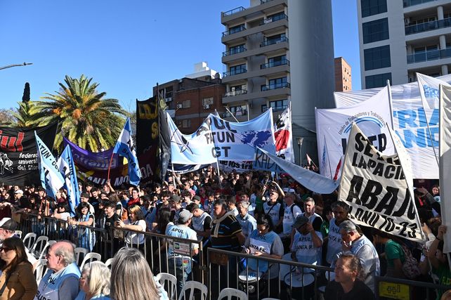 CTA Santa Fe. Participó de la Marcha Federal Universitaria por la Ley de Financiamiento.