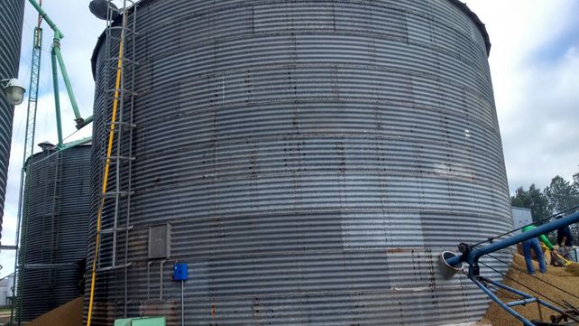 Bomberos Voluntarios Villaguay controlaron incendio en silos con 100 toneladas de soja