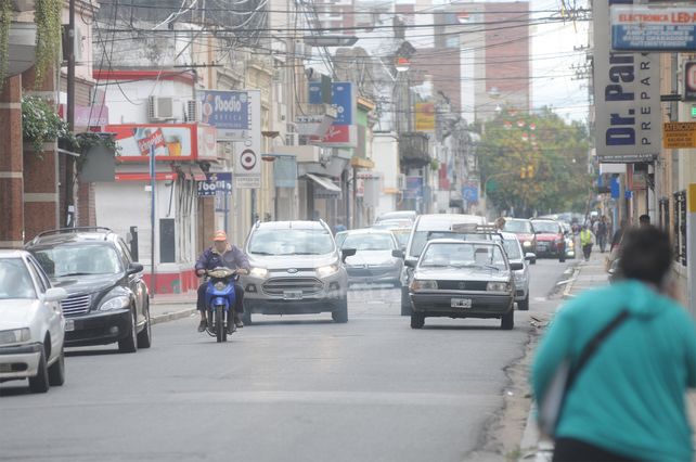 Libre. Sólo los autos particulares transitaron en las arterias de Santa Fe.
